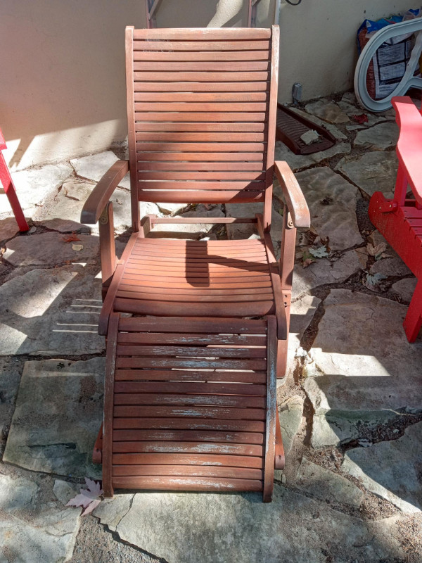 Chaise longue en teck avec coussin dans Mobilier pour terrasse et jardin  à Laval/Rive Nord - Image 3