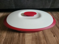 TUPPERWARE 'Legacy Serving Centre' bowl (red & white colours)