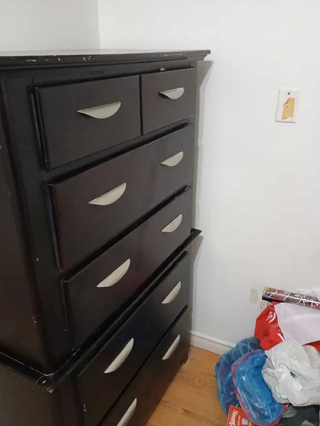 Chest of Drawers in Dressers & Wardrobes in Mississauga / Peel Region - Image 2