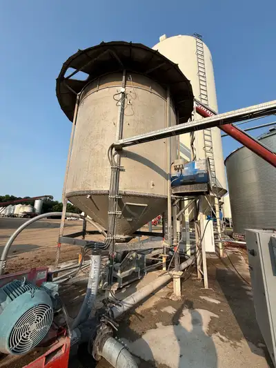 550 Bushel cooling bin that we converted from an old GT PTO dryer to use as a cooling bin to increas...