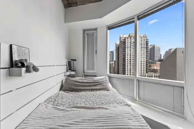 Upscale furnished rental in unbeatable location in Room Rentals & Roommates in City of Montréal - Image 16