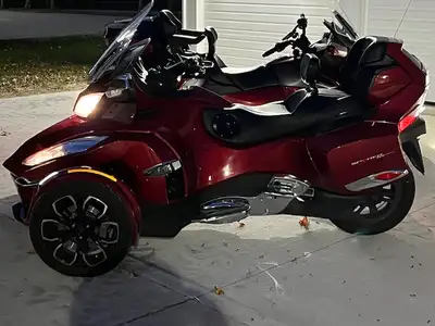 2015 Can am Spyder RT Limited , in excellent cond. Baja Ron sway bar , belt tensioner , Ultimate com...