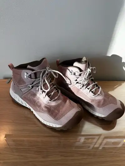 Hiking Shoes Size 8, View more