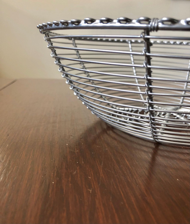 Wire Basket Bowl Kitchen Fruit Organizer Holder Large Mesh Bowls in Kitchen & Dining Wares in Calgary - Image 4