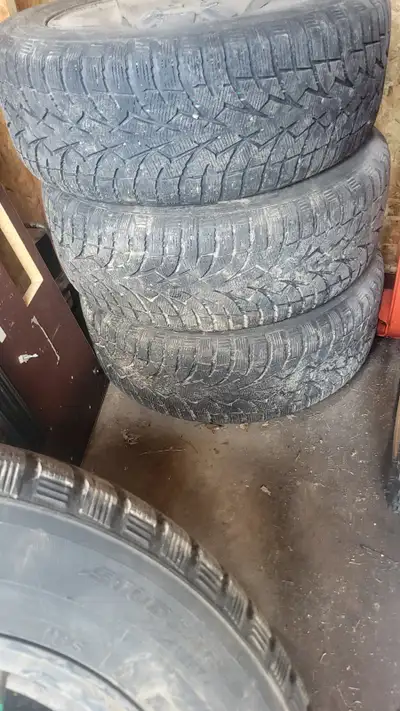 275 55 r20 toyo 6 notes etait sur f150 vendu $500 pour tout