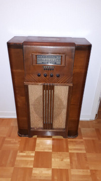 Radio meuble antique