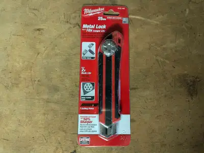 Milwaukee Tool 25 mm Snap Off Knife with Metal Lock and Precision Cut Blade Model # 48-22-1962 new i...