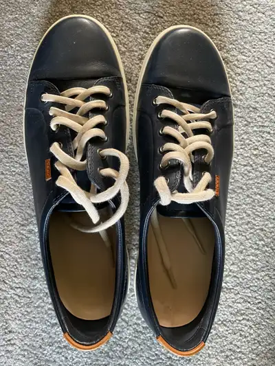 ECCO Soft 7 Women’s Nubuck Leather Sneaker; soft & light feel Blue Sz.42 Excellent condition; no sig...