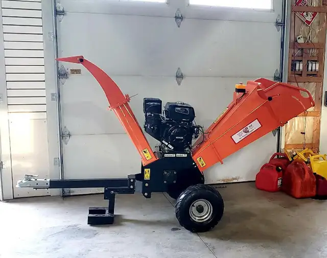 Déchiqueteuse de bois. Wood chipper En stock. in Outdoor Tools & Storage in West Island - Image 7