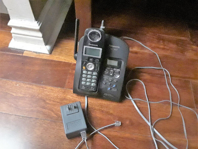 Panasonic Cordless Phone With Built-In Answering Machine (used) in Home Phones & Answering Machines in City of Toronto