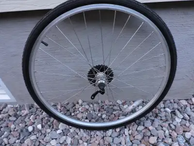 Roue de vélo arrière 700 à paroi double en aluminium., View more