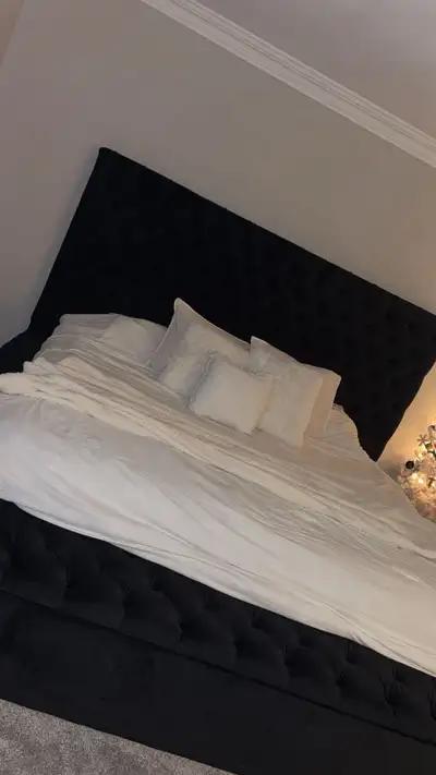 Bed and mattress included, kept in good condition
