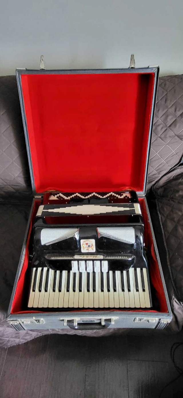 Accordion Noble made  in Italy  in Pianos & Keyboards in Guelph - Image 2