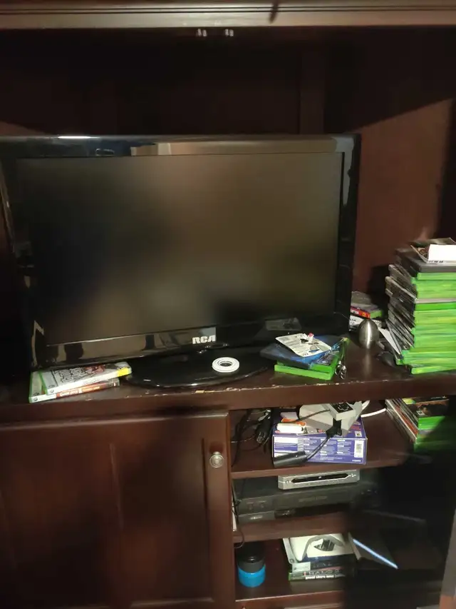 Entertainment Unit - can fit in corner in TV Tables & Entertainment Units in Ottawa - Image 4