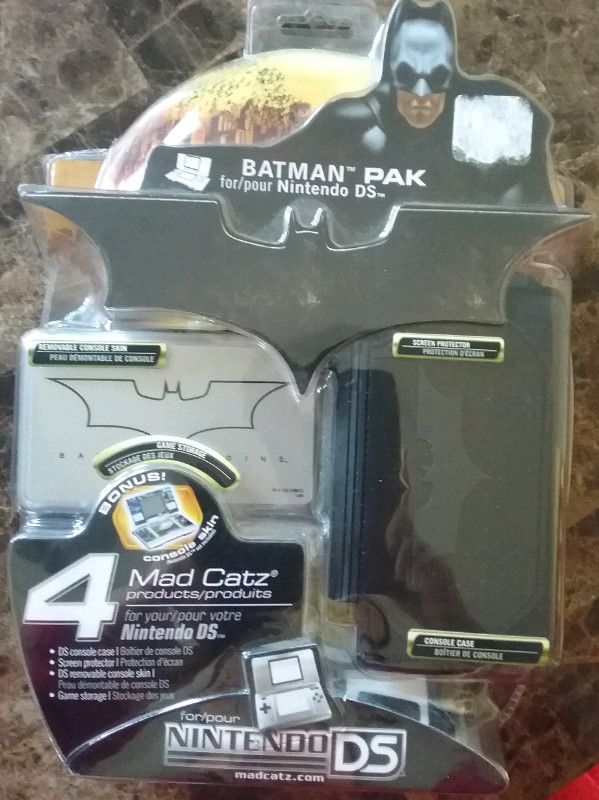 Batman Pak Mad Catz Nintendo DS Console Case, Skin, Storage NEW in Nintendo DS in Gatineau