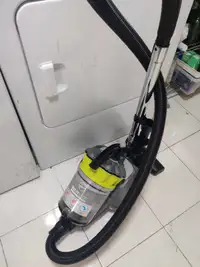 Hoover vacuum cyclonic bagless with hepa filter Very powerful 