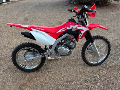 The bike is a 125cc and in excellent shape. Fuel injected with electric start and hasn’t even burnt...