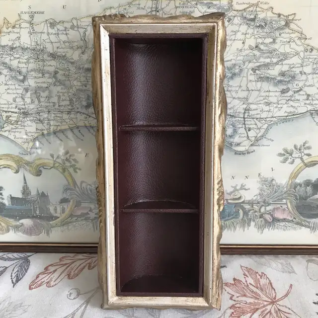 Vintage Hollywood Regency Old World Organizer Box / Wall Shelf in Home Décor & Accents in Ottawa - Image 6