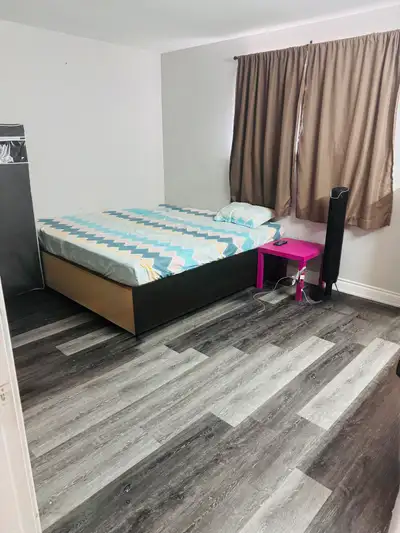 Looking for girl in sharing basis in upper floor room