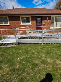 Aluminum ramp with with landing pads and rails