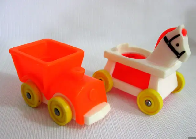 ENSEMBLE POUPONIERE VINTAGE FISHER PRICE NURSERY ITEMS & BABIES in Arts & Collectibles in West Island - Image 6