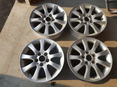 4 used aluminum alloy rims in great condition Will fit Toyota camry ,Lexus Bolt pattern 5 x 114.3 $3...