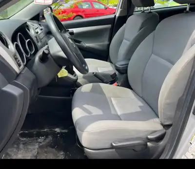 Je vends ma Toyota Matrix, une voiture fiable et pratique pour la ville comme pour les longs trajets...