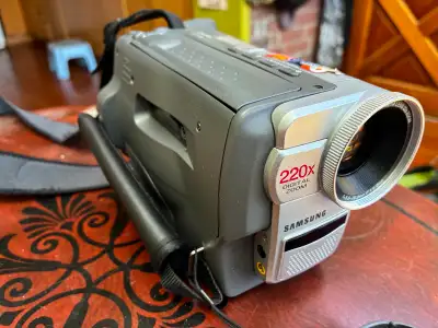 Samsung SCL500 8mm Camcorder, View more