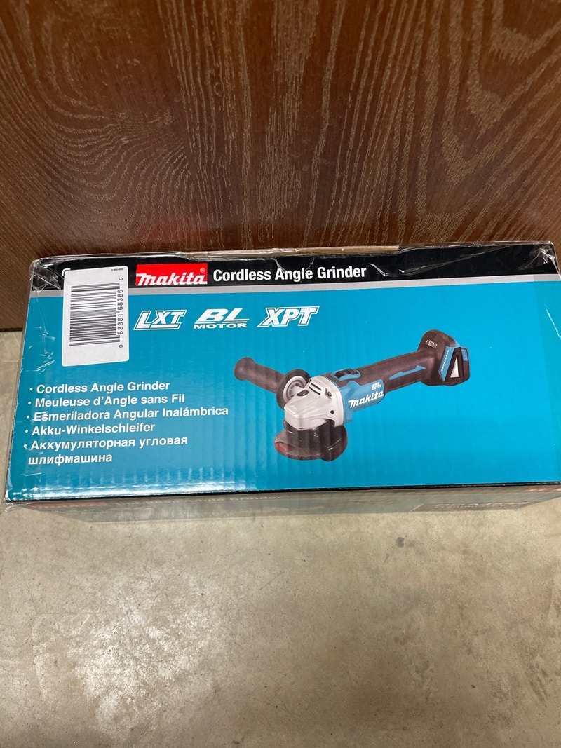 Makita 18v LXT 4 1/2” Brushless angle grinder Thumb swit Power Tools Saskatoon Kijiji