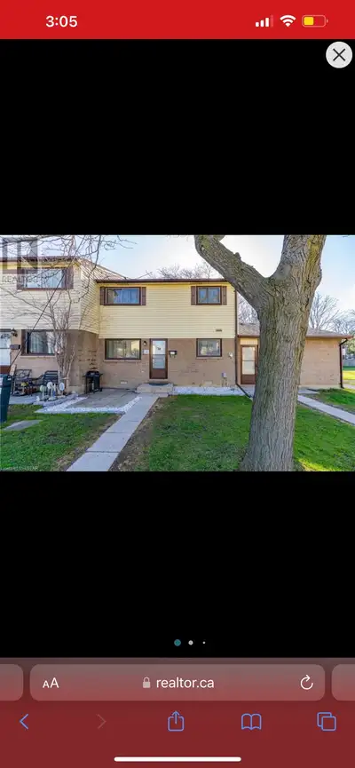 Bright corner 2-bed, 1-bath townhome in prime South London available from August 1, 2026. Perfect fo...