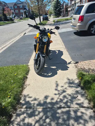 (8000$ or best offer no trades)the brakes were just done. safety should not need anything kms may di...