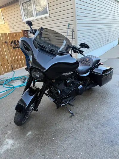 Debating selling my 14 Street Glide Special to get onto a newer (18-23) Road Glide. Bike is mint. Se...