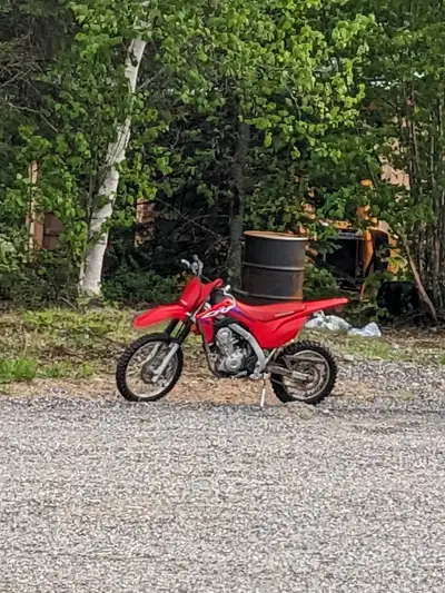 Has a headlight on it price negotiable always stored in heated garage only trail riding no bad crash...