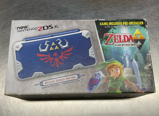 Nintendo 2DS XL Hylian Shield Limited Edition in Nintendo DS in North Bay