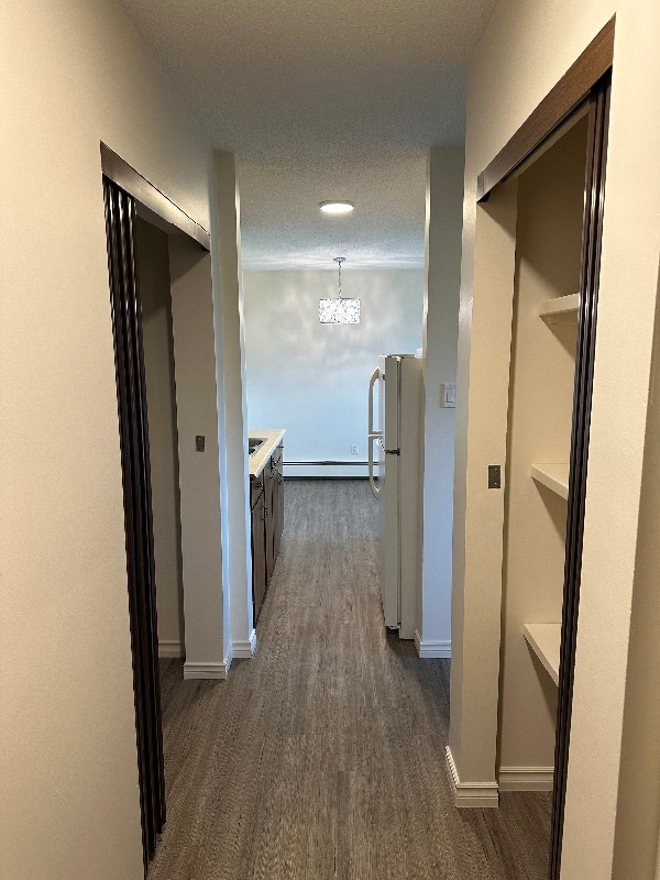 One bedroom apartment in Queen Alexandra Long Term Rentals Edmonton