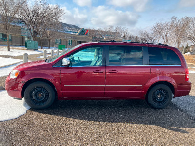 2010 Chrysler Town and Country Mini Van