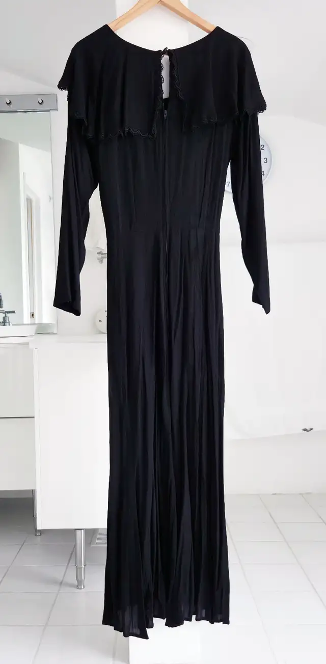 like-new 1990s ANGIE INTERNATIONAL full length dress (sz 8) in Women's - Dresses & Skirts in Ottawa - Image 4