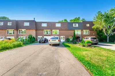STUDENTS-BUS STOP RIGHT AT YOUR FRONT DOOR. MOST AFFORDABLE PRIVATE ONE (1) BEDROOM (UPPER LEVEL) RE...