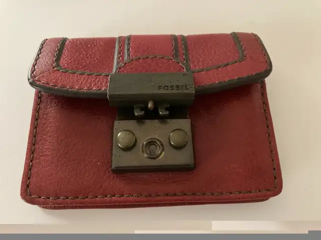 Fossil Unisex Brown Leather Card Holder Clasp in Other in Edmonton - Image 4