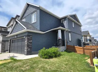 NW Calgary, corner lot, detached house, front garage, 1876 square ft, 3 beds, 2.5 baths, bonus room,...