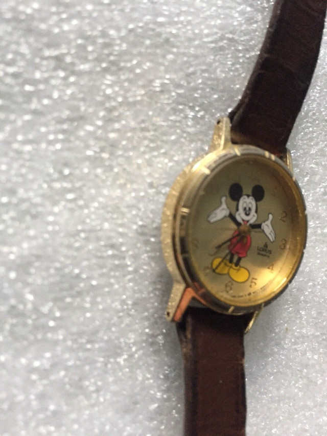 Vintage Lorus  Quartz Walt Disney Mickey Mouse Ladies Watch in Arts & Collectibles in North Bay - Image 4