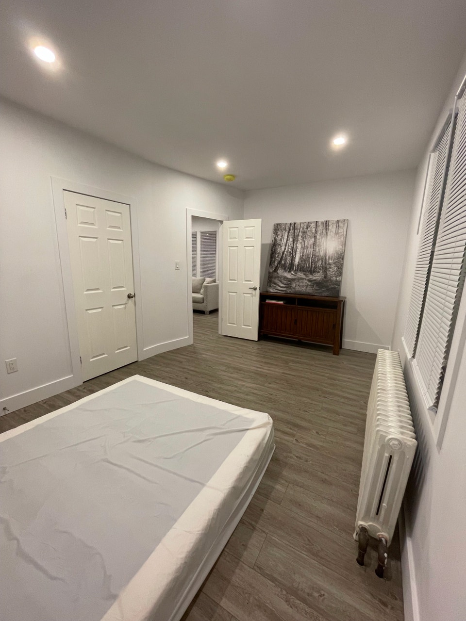 2 Bedroom on High Street - Heat & Water Included 5