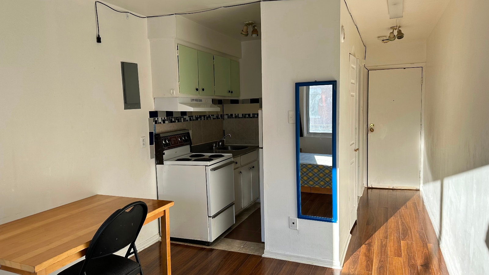 Downtown Near McGill All Included Furnitured Studio for Rent !!! — photo 2