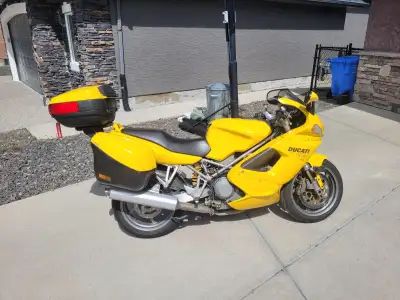 The Ducati ST4S is an upgraded, higher-performance evolution of the standard Ducati ST4, featuring a...