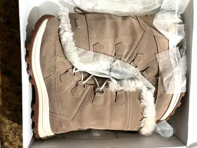 Wind RiverOutfitting Co. Ladies Winter Boots. Size 8. Fur Lined & Genuine Suede Worn only once or tw...