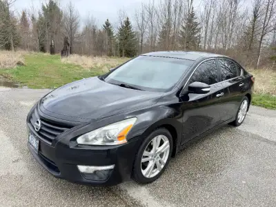 2013 Nissan Altima 3.5 SL - Great ConditionFully Loaded, Leather