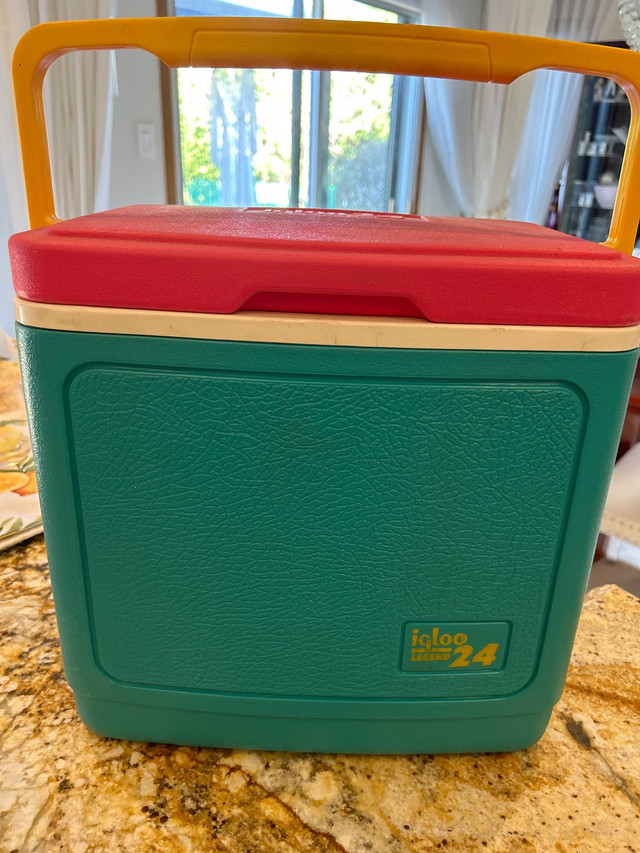 Igloo legend  cooler in Fishing, Camping & Outdoors in La Ronge