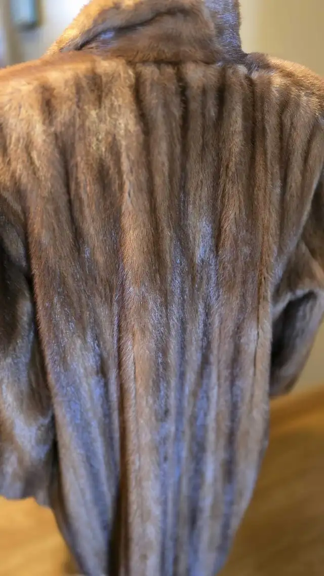 MAGNIFIQUE  MANTEAU DE VISON in Women's - Tops & Outerwear in Granby - Image 5