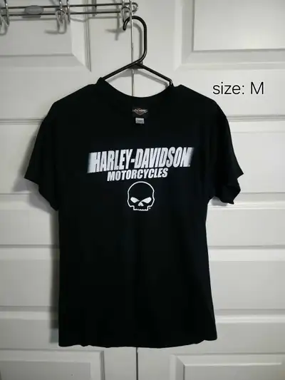 T-shirt 25$ Hoodies 50$ Long sleeve 40$ More pictures coming for men and women. Cash only pick up on...