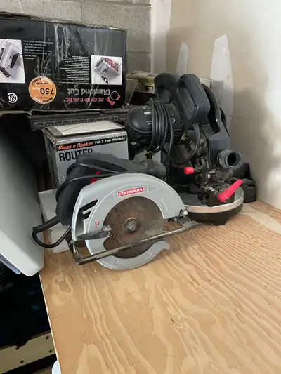 various shop tools all in working condition Table saw - $160 / Skill saw - $60 / Miter saw - $160 -...